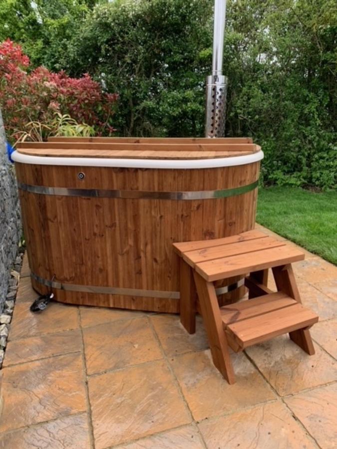 Romantic Escape Luxury Hobbit House With Hot Tub! Sheerness Esterno foto