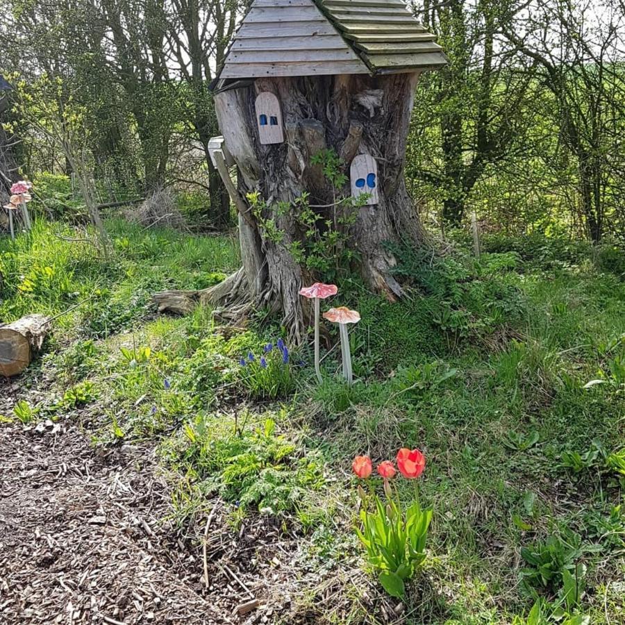 Romantic Escape Luxury Hobbit House With Hot Tub! Sheerness Esterno foto