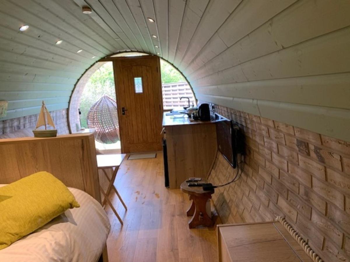 Romantic Escape Luxury Hobbit House With Hot Tub! Sheerness Esterno foto