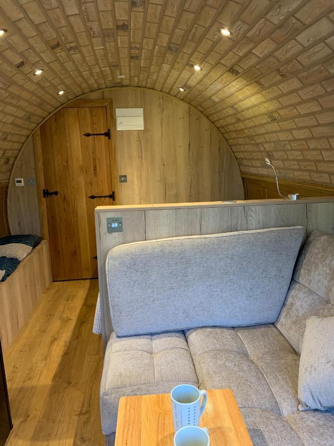 Romantic Escape Luxury Hobbit House With Hot Tub! Sheerness Esterno foto