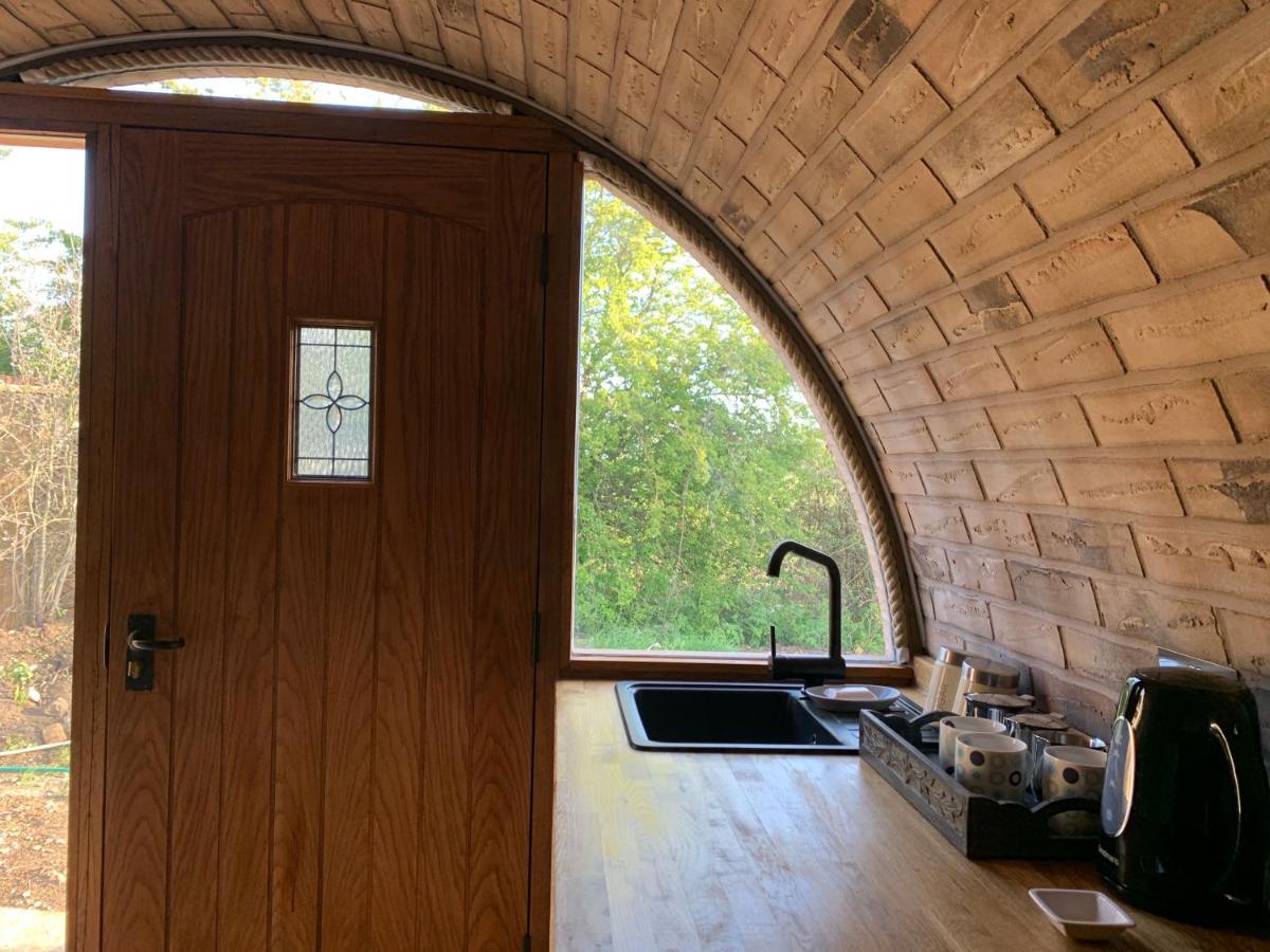 Romantic Escape Luxury Hobbit House With Hot Tub! Sheerness Esterno foto